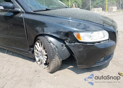 2011 Volvo S40 z USA, uszkodzony, nr VIN YV1672MS1B2546790